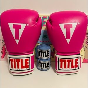 EXCELLENT CONDITION Title Boxing Pro Style Leather Training Gloves 3.0